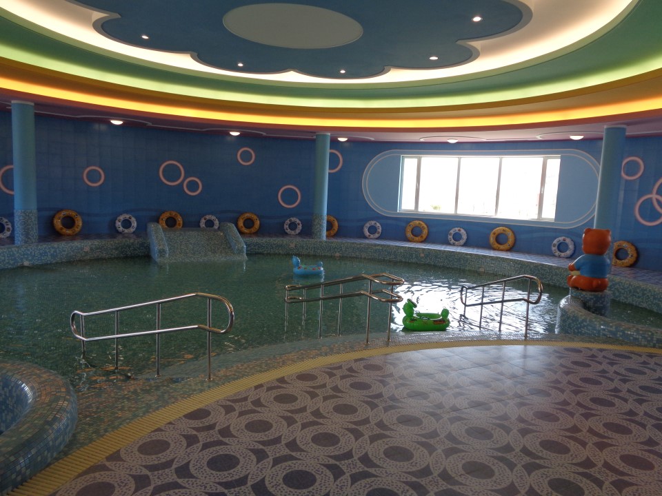 DSC01988 (Custom).JPG